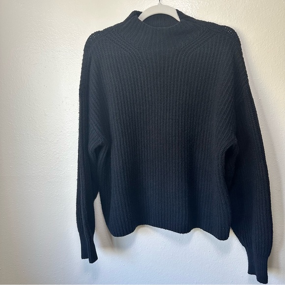 Old Navy Women’s SoSoft Crop Sweater Black Medium - Picture 1 of 6